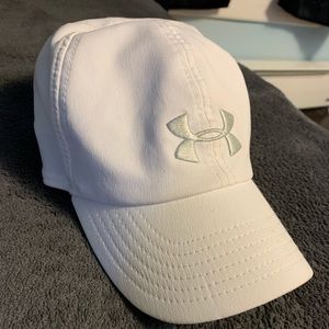 🤍 White Under Armor Hat